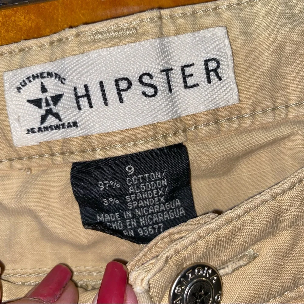 AUTHENTIC JEANSWEAR HIPSTER Junior Capris size 9. Tan - Picture 2 of 5